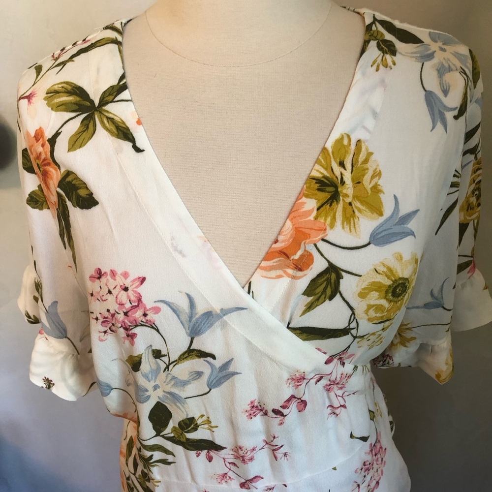 Loft Ivory wrap Dress w/ floral designs & ruffle short sleeves & hem Size 14 - Picture 10 of 15